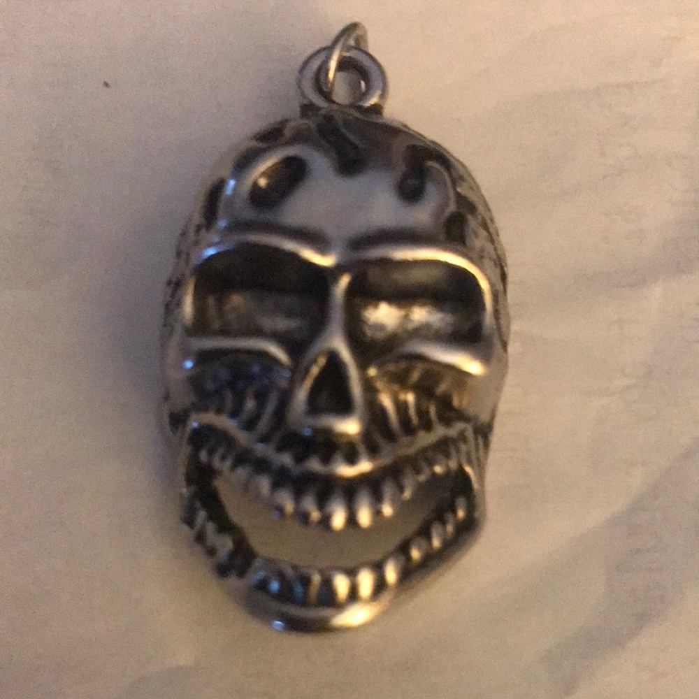 Metal  Skull Pendant